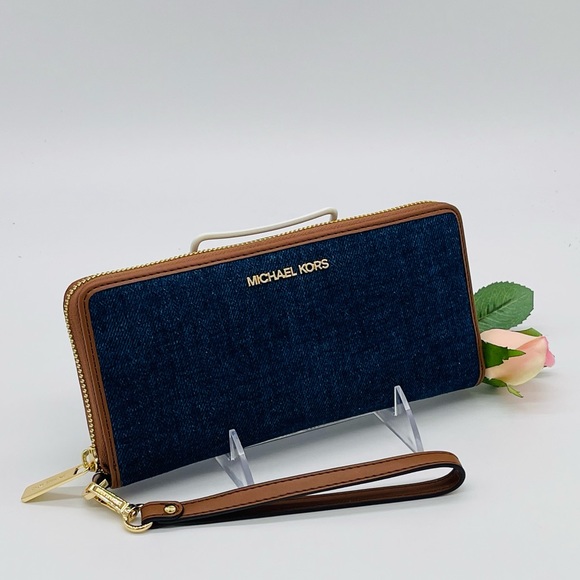 Michael Kors Large Continental Wallet Wristlet - Picture 2 of 8